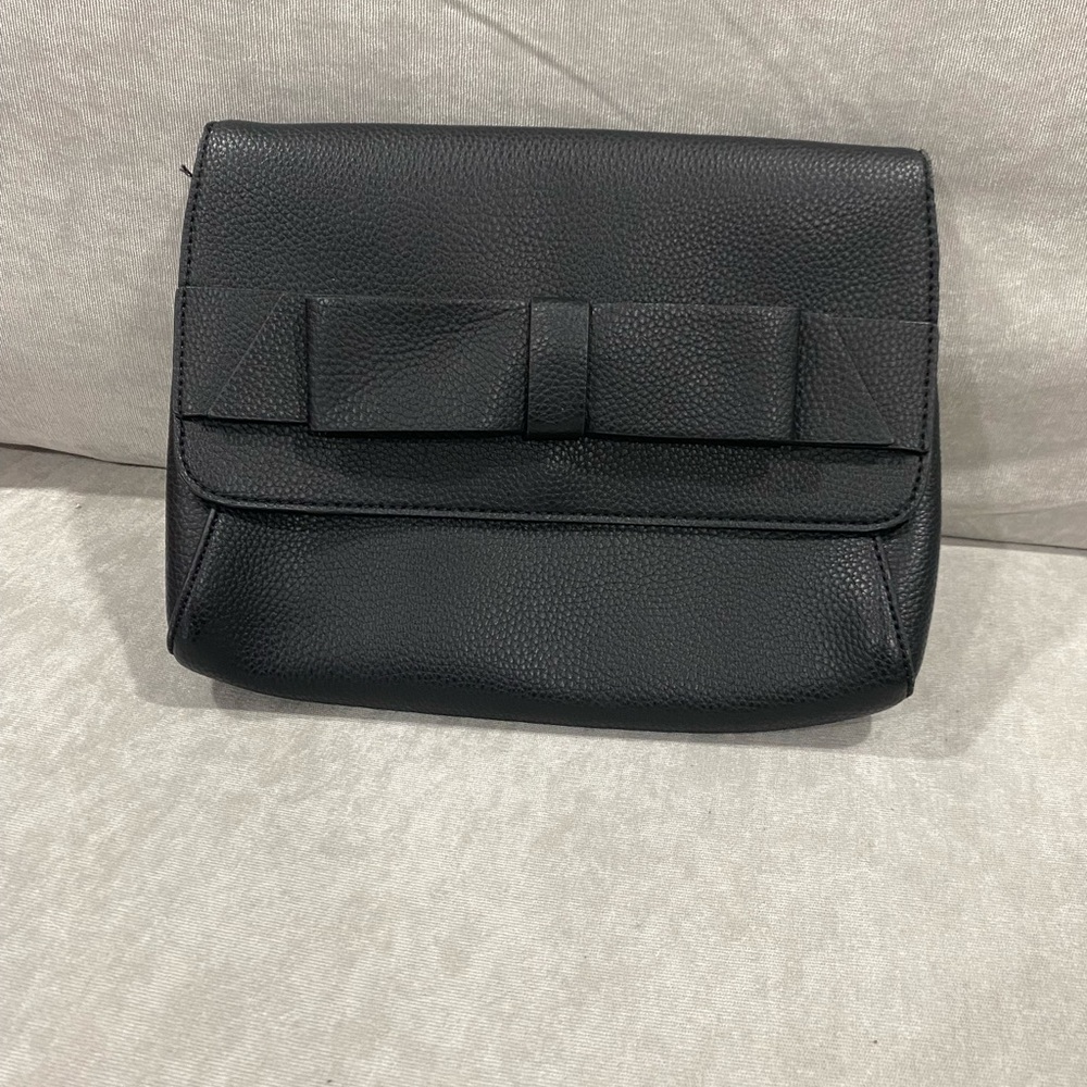 Kelly & Katie Black Crossbody Bag with Elegant Bow
